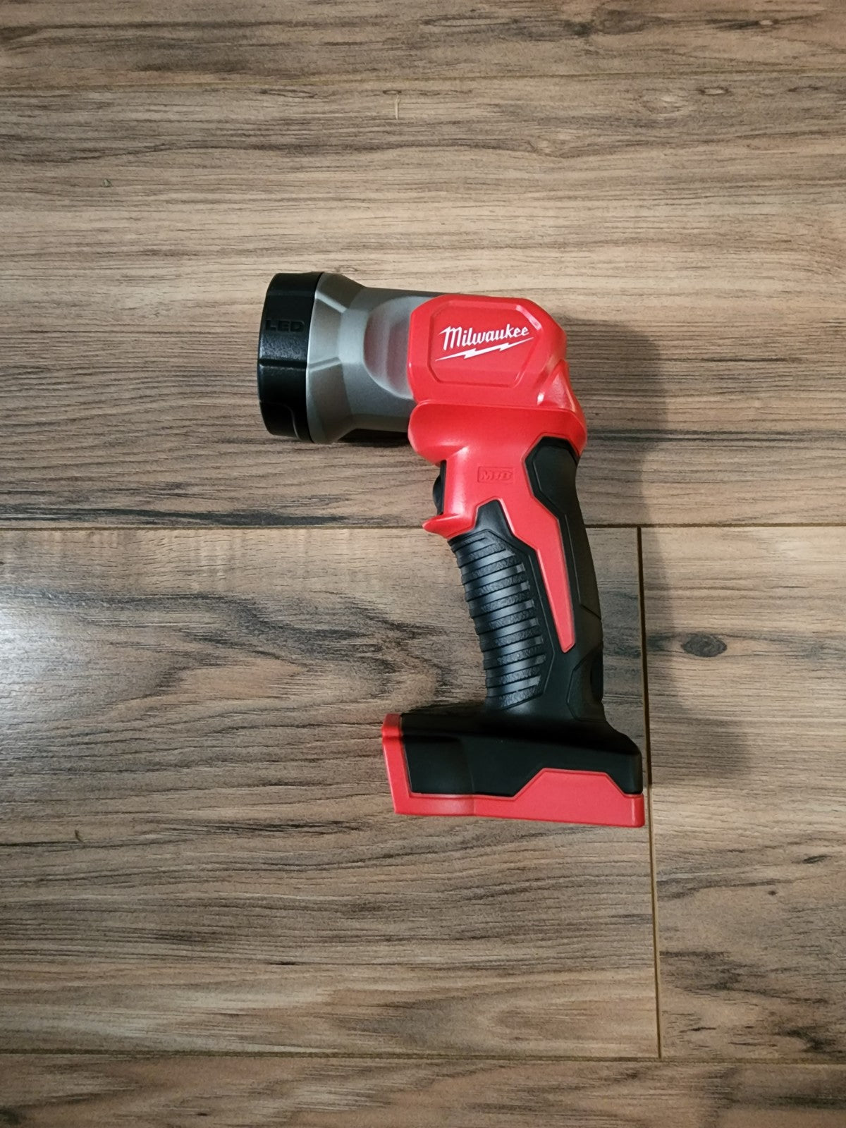 NEW Milwaukee M18 Cordless Flashlight Work Light (Tool Only - 2735-20)
