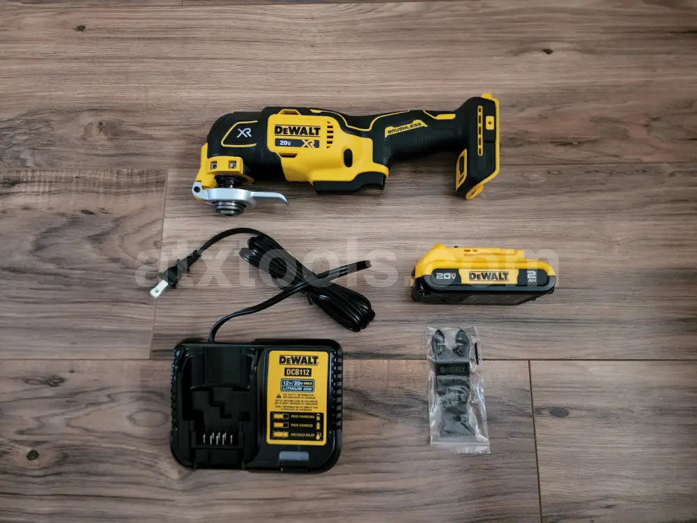 New Dewalt 20v Volt Oscillating Multi-Tool Kit (Includes charger and battery)