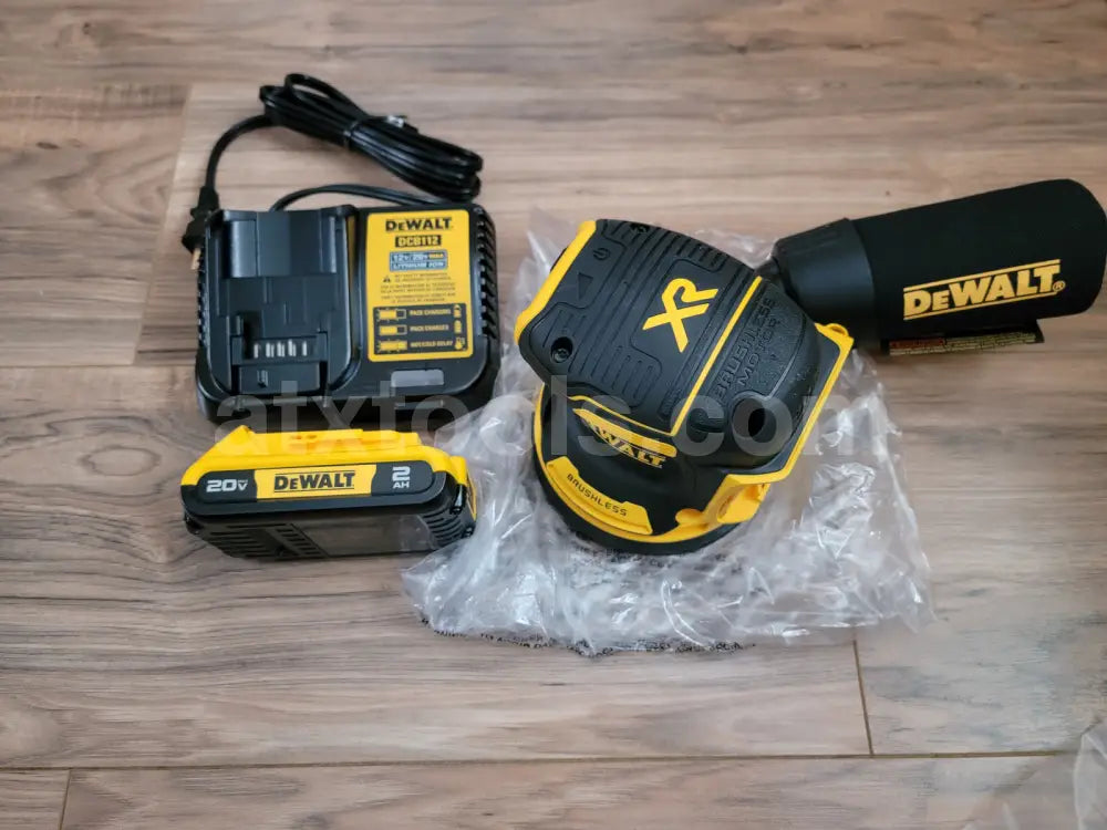 New Dewalt 20v XR 5’’ Cordless Brushless Random Orbital Sander Kit (Includes charger and battery)