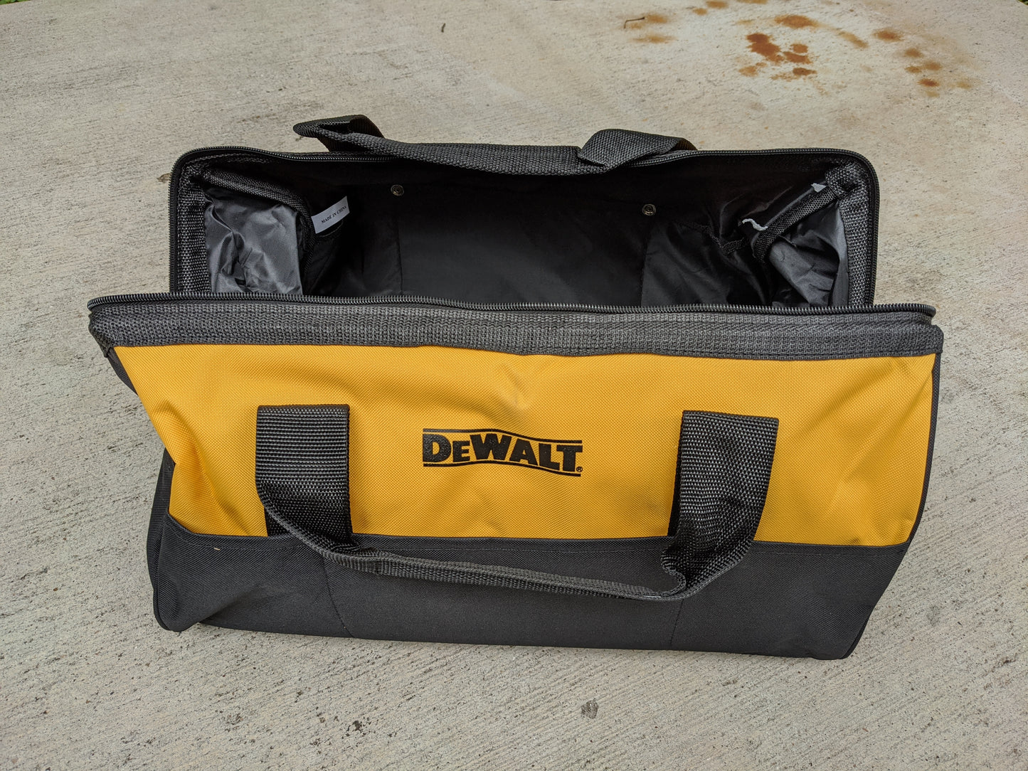 New Dewalt Large Contractor Tool Bags (19"x12"x11")