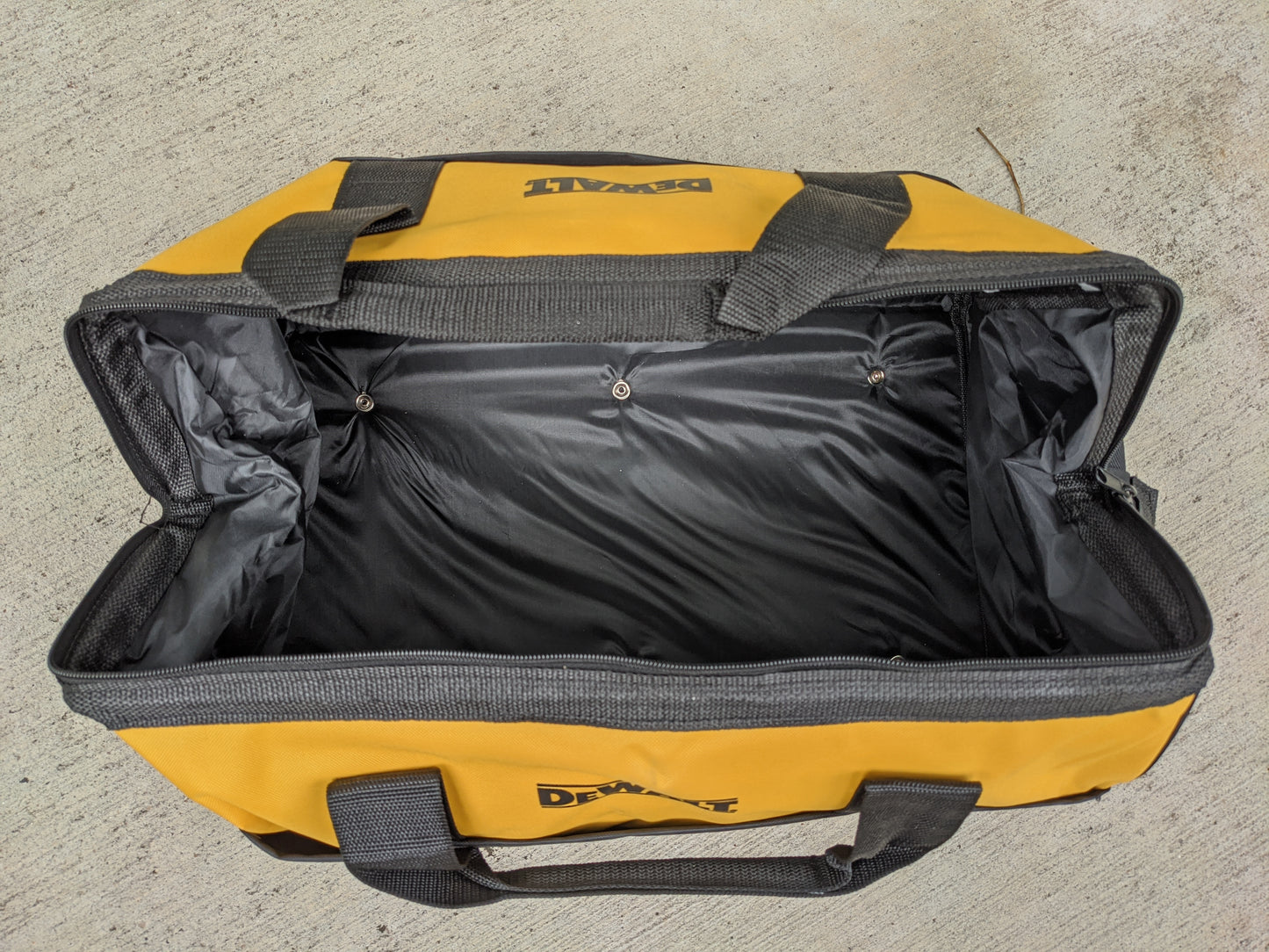 New Dewalt Large Contractor Tool Bags (19"x12"x11")