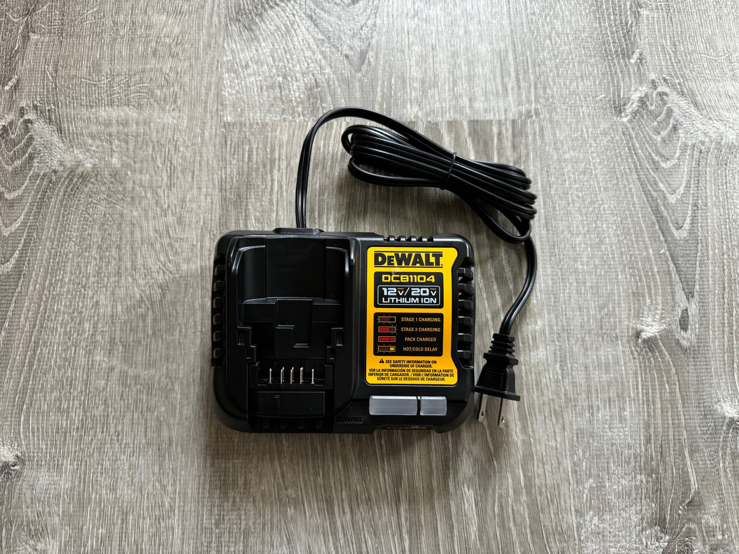 NEW Dewalt 12v/20v/60v Battery Charger (DCB1104)