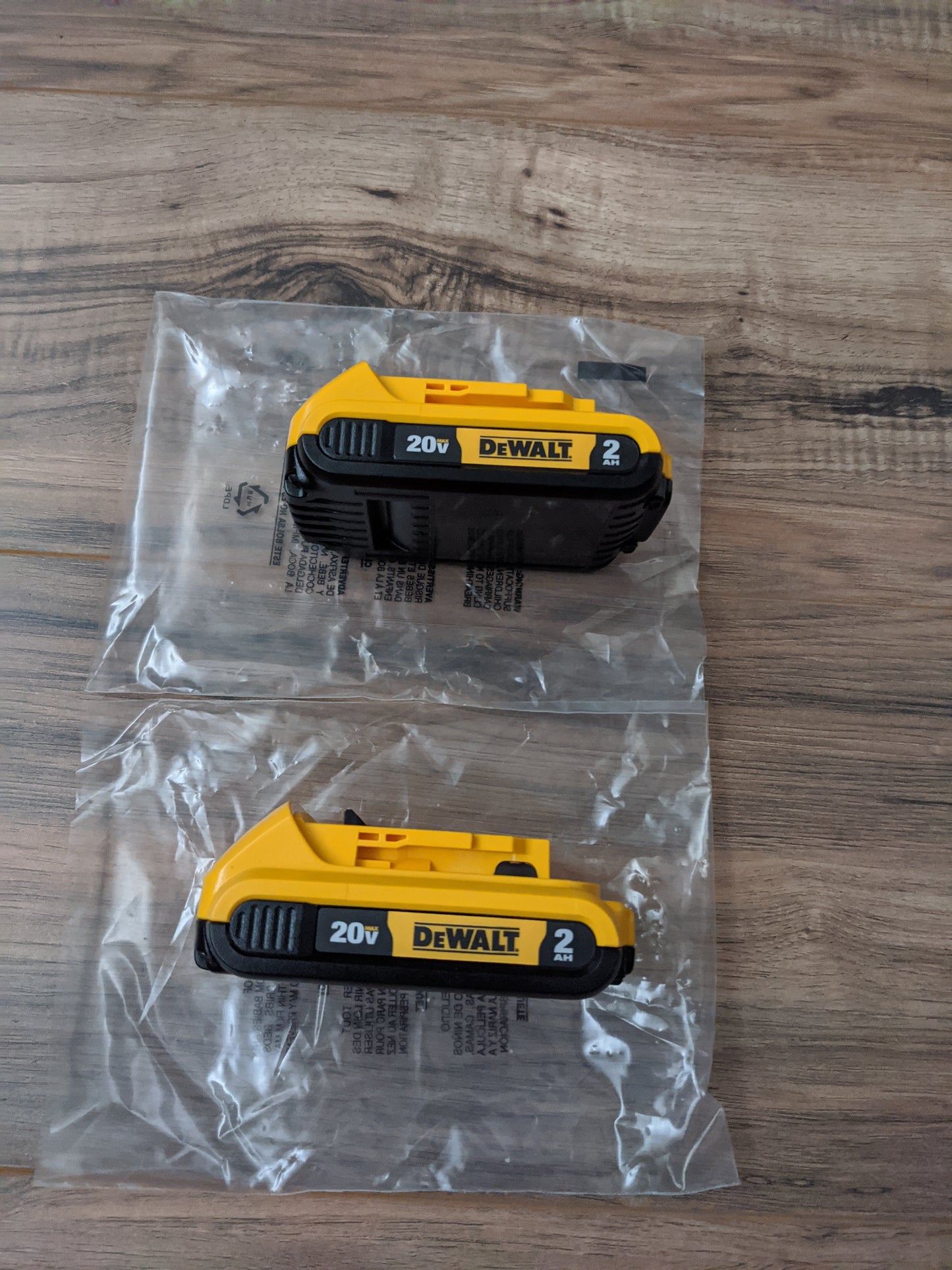 2-Pack Brand New Dewalt 20v Volt Battery 2 AH (DCB203)