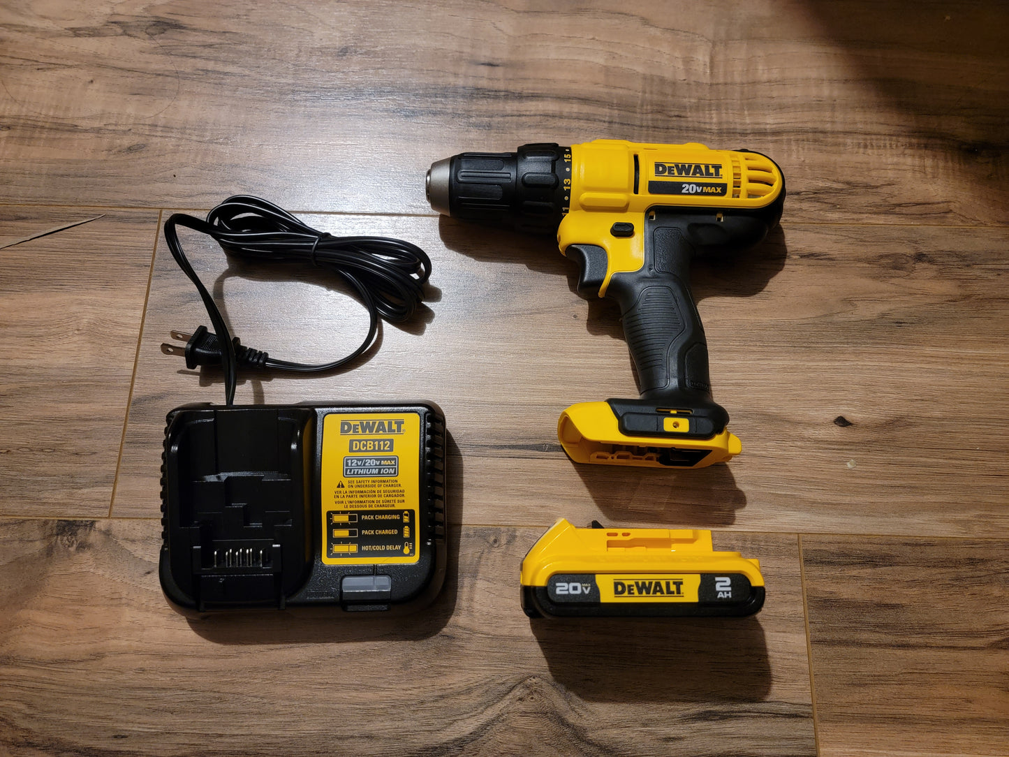 New Dewalt 20v Volt Drill Kit (Includes charger and 2ah battery)