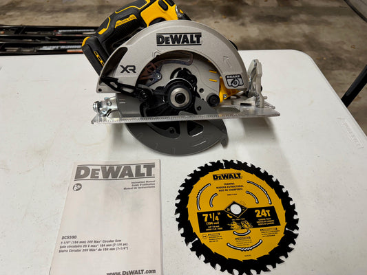 NEW Dewalt 20V XR Brushless 7-1/4” CORDLESS CIRCULAR SAW DCS590B (Tool only)