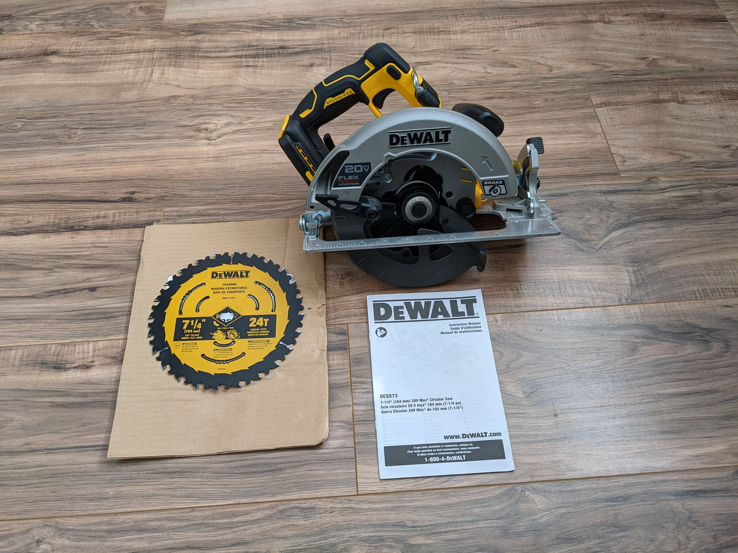 New Dewalt DCS573 Flexvolt 20-Volt Cordless Brushless 7-1/4 in. Circular Saw