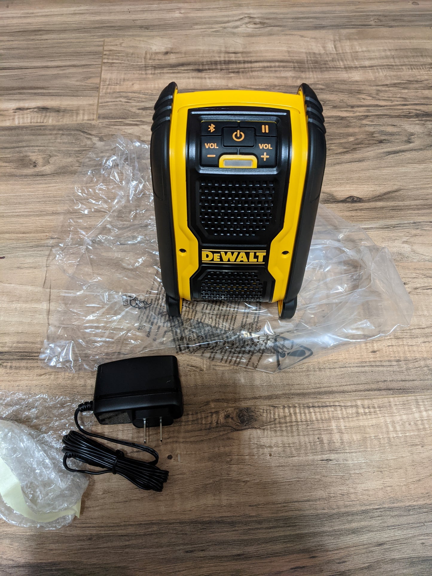 NEW Dewalt Bluetooth Speaker DCR006 20V & 12V Cordless or AC Corded